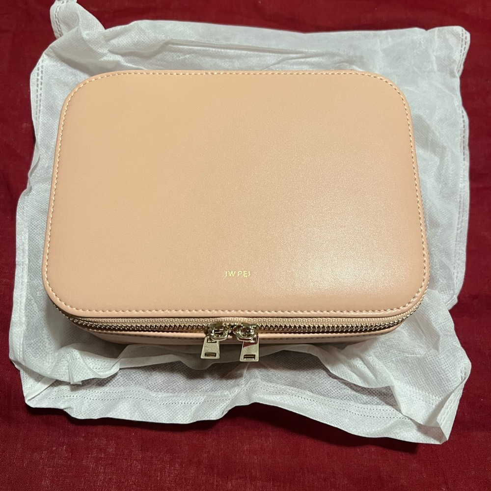 JW PEI: THE ELLE BEAUTY CASE